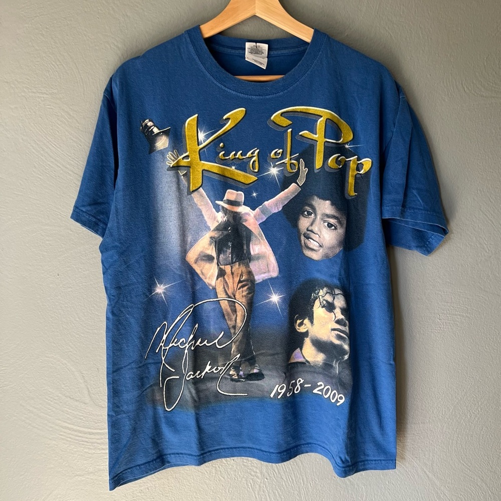 *Rare* Michael Jackson “This is It” Memorial Tee Sz L